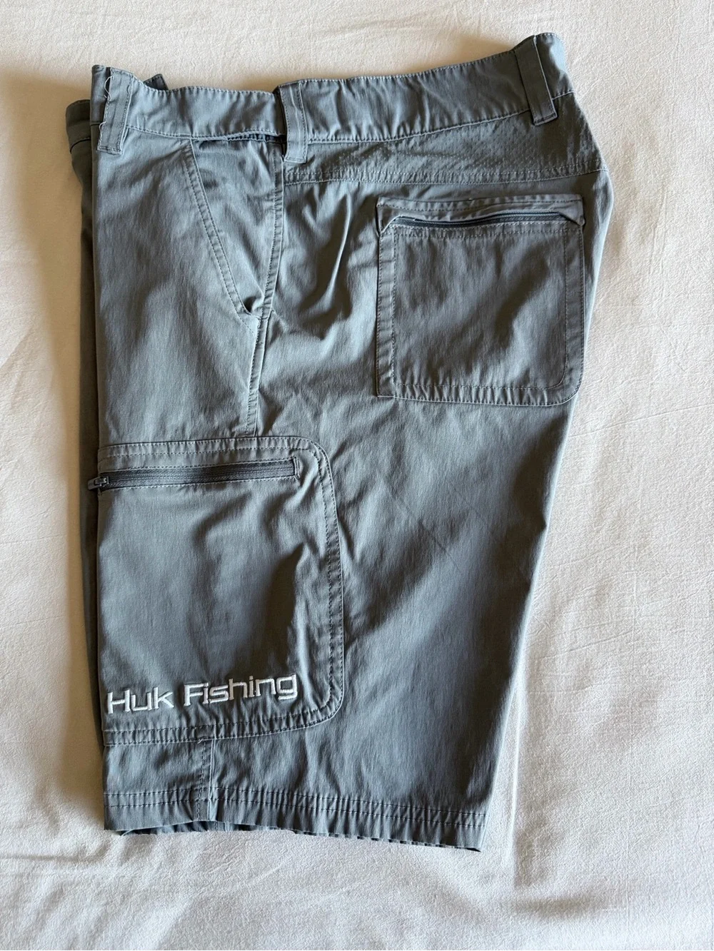 Huk Performance Fabrics Men's Gray Grey 10.5”Cargo Fishing Shorts L 36W Pockets